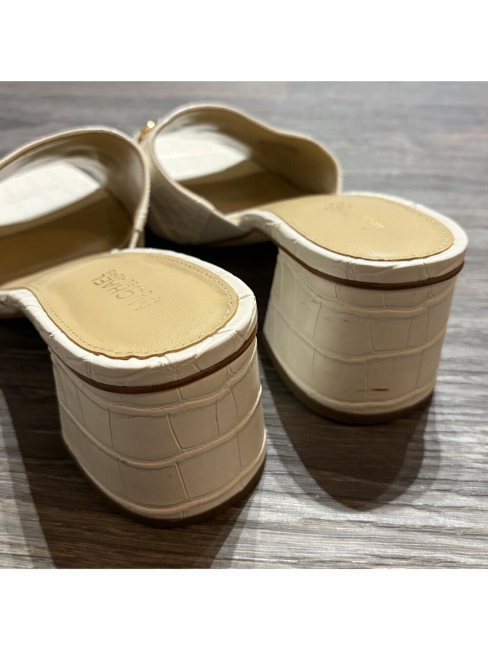 Michael Kors Size 7 Cream Croc Embossed Block Heel Slide Sandals Gold Hardware - Picture 3 of 12